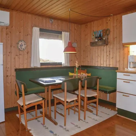 Vakantiehuis Two-bedroom Holiday In *
